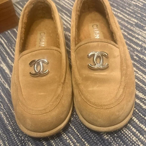 CHANEL Tan Suede CC Logo Slip-On Loafers - Picture 5 of 8